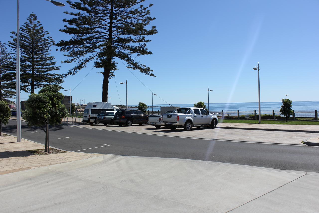 Beach Hotel Burnie Exterior foto